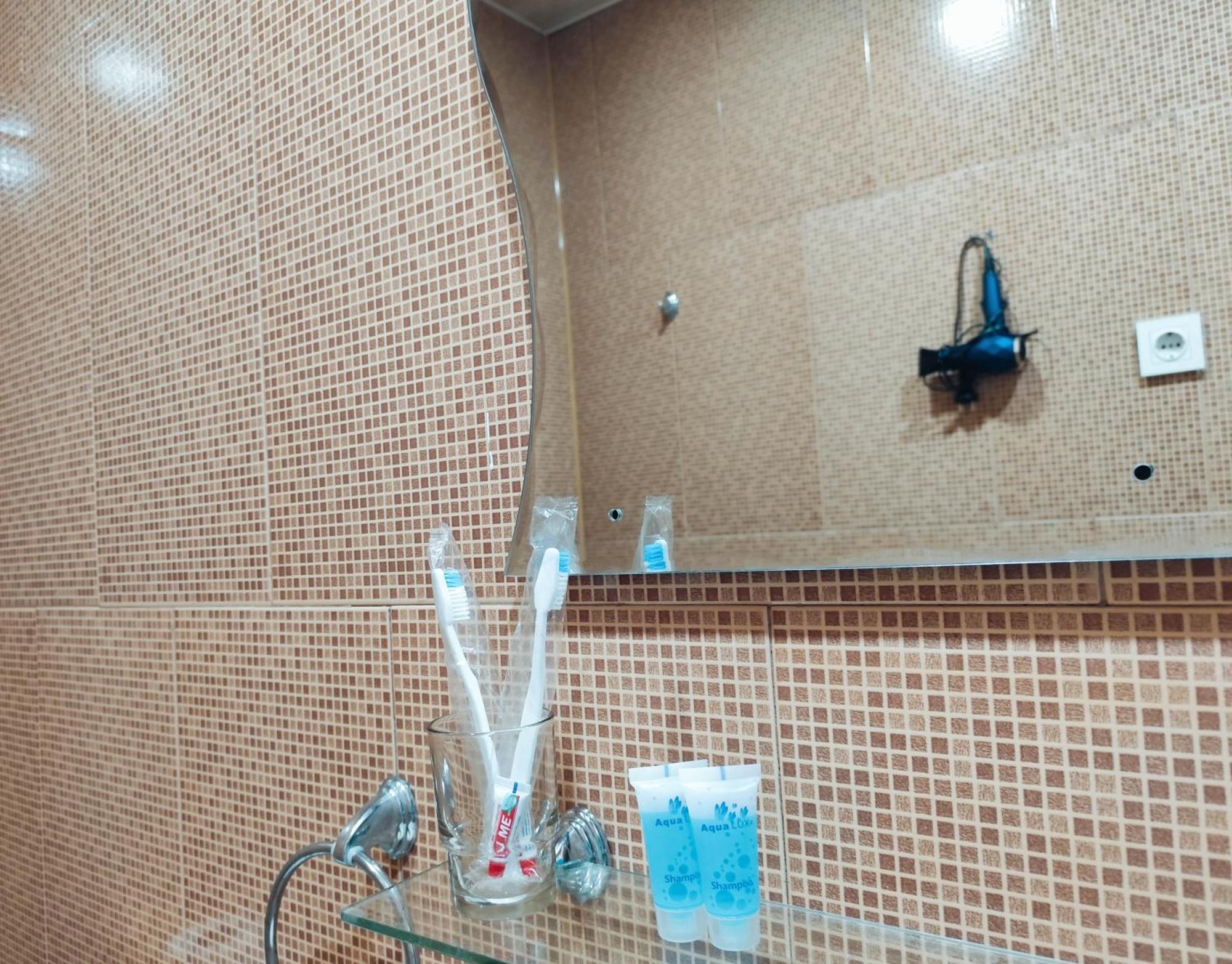 Chill Out Hotel 츠할투보 외부 사진